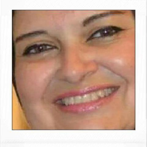 الاديبة الفنانة منى عمر