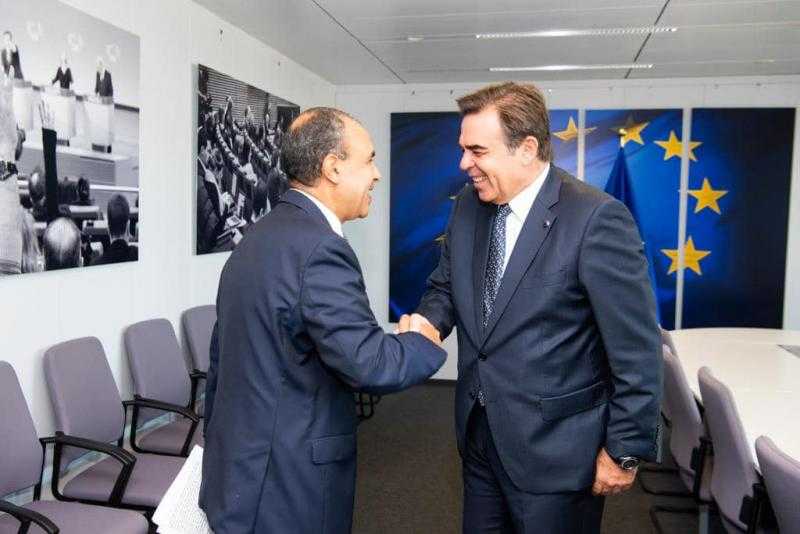 عاجل وبالصور - سفير مصر لدي الاتحاد الأوروبي يلتقي نائب رئيسة المفوضية الأوروبية