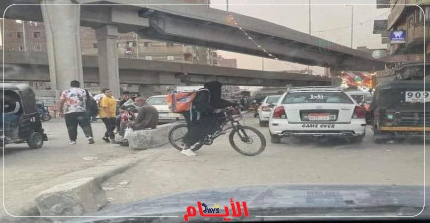 فتاة الدليفري المنتقبة