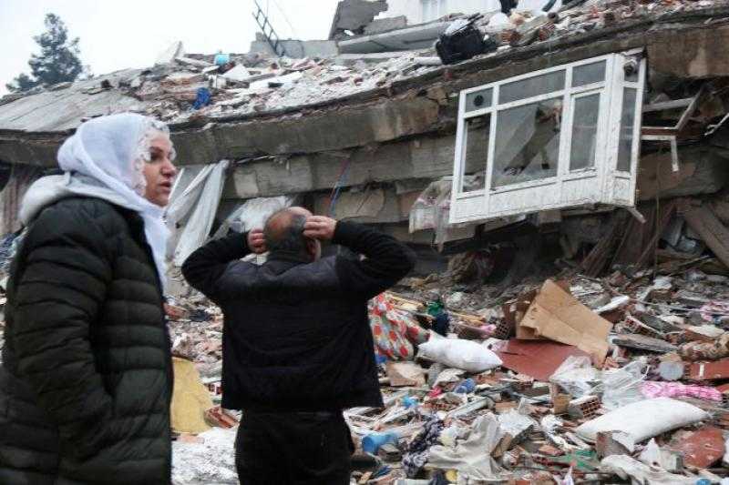 لقطات مرعبة في زلزال تركيا: مواطن يوثق لحظة انهيار منزله أمام عينه