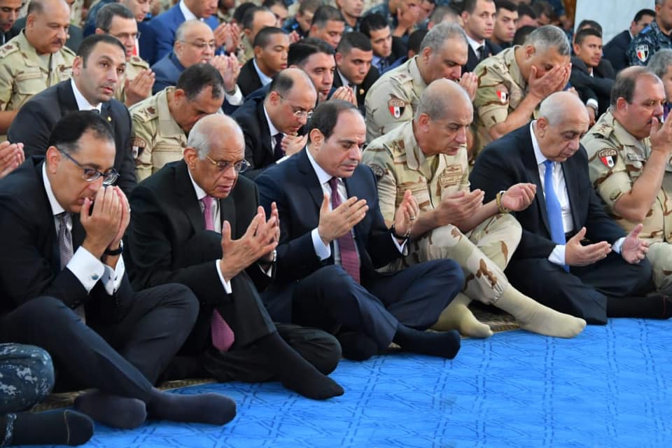 الرئيس السيسى يتفقد العلمين عقب صلاة العيد | الأخبار | الأيام